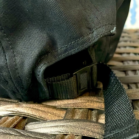 American Eagle hat/cap.  Black/Green foliage design. Excellent condition - Picture 2 of 3